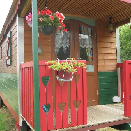Sejour Insolite En Roulotte Cosy Avec Confort Pres D'epinal - Fr-1-589-459 Bed & Breakfast *
